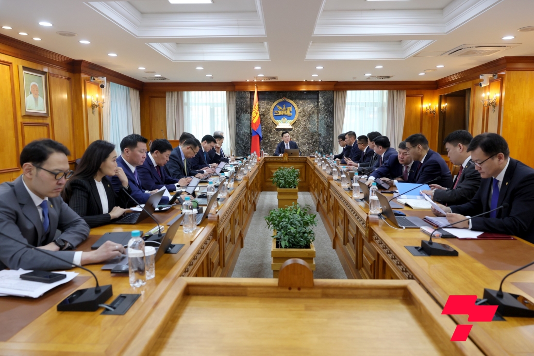 Энэ сарын 20-ны өдрөөс эхлэн нийслэлийн төр, захиргааны байгууллагын албан хаагчид нэг өдө…Монгол Улсын Засгийн газрын 2026 оны 4 дүгээр сарын 8-ны өдрийн ээлжит хуралдаанаар төрийн албан хаагчдыг уян хатан цагийн хуваариар ажиллах, нэг өдри…Admin | Нийгэм