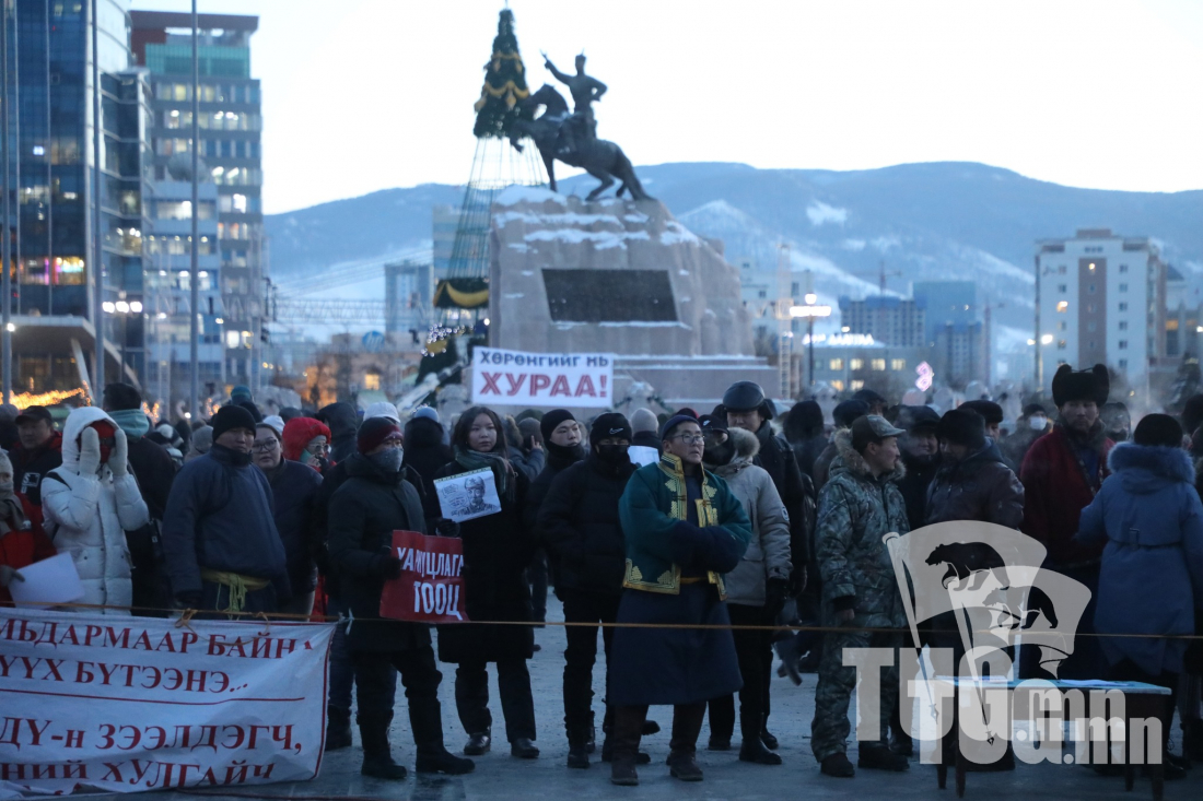 ЦЕГ: Жагсагчдын зүгээс эсэргүүцэл үзүүлснээс 8 алба хаагч гэмтсэн
