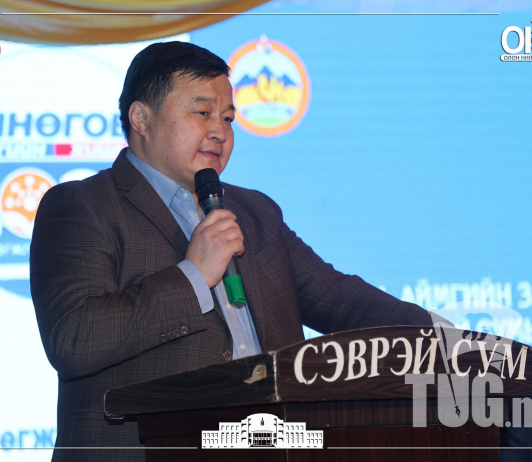 Өмнөговь аймгийн Засаг дарга Р.Сэддорж Сэврэй суманд ажиллалаа