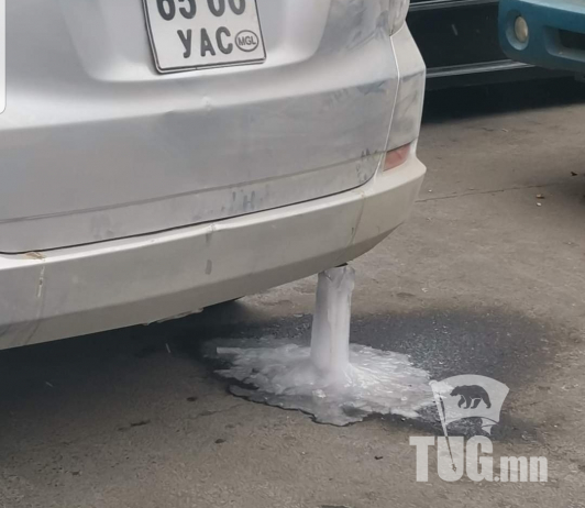 Автомашины яндангаас гарсан ус замд тогтож хөлдсөнөөс халтиргаа, гулгаа үүсгэж байна