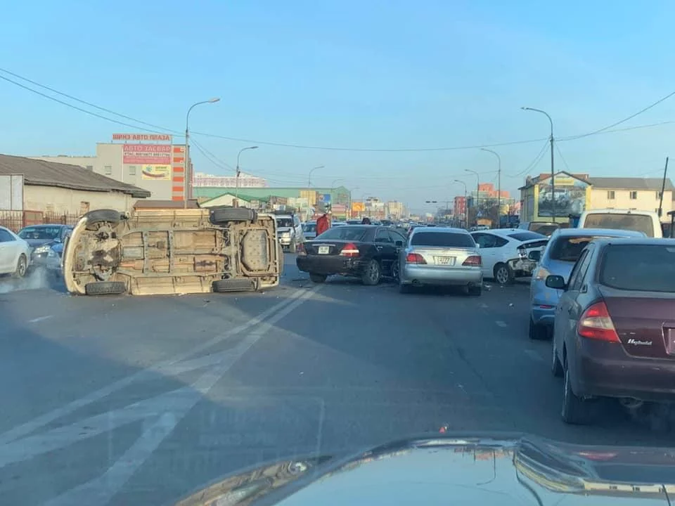 5-н шараас Монос төв чиглэлийн авто замд зам тээврийн осол гарчээ