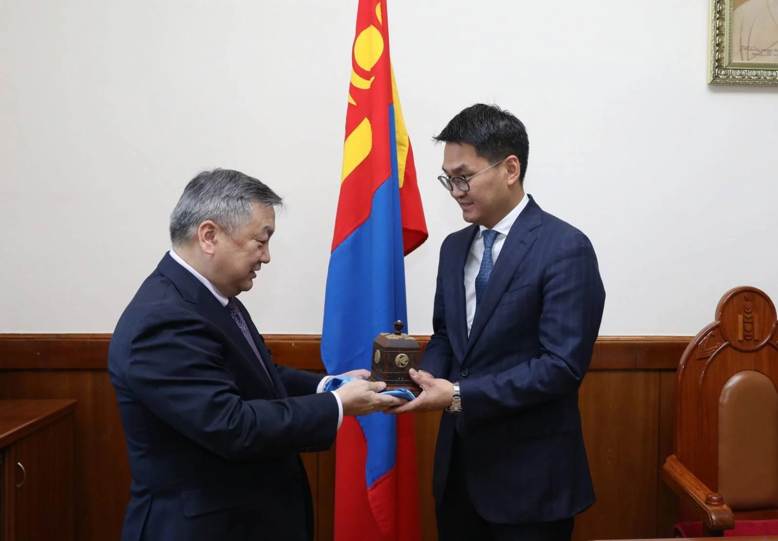 Монгол Улсын Ерөнхийлөгчийн Тамгын газрын даргаар Өлзийхүүгийн Шижирийг томиллоо
