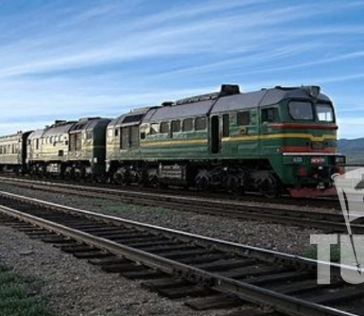 Улаанбаатар-Замын-Үүд чиглэлийн төмөр зам усанд автсаныг зассан