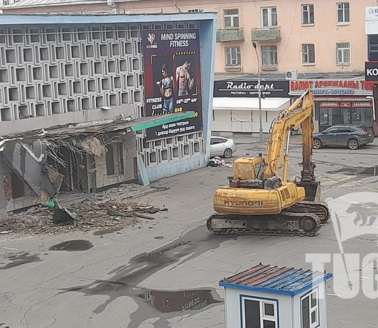 Ард кино театрын барилгыг зөвшөөрөлгүй нурааж байсныг МХЕГ-аас зогсоолоо