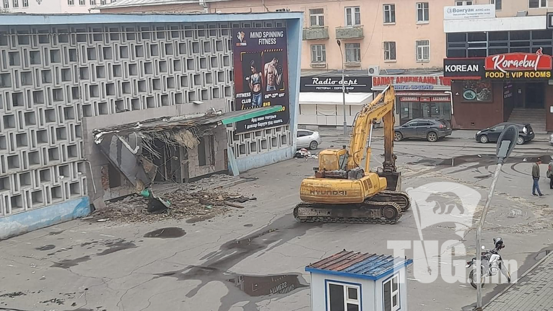 Ард кино театрын барилгыг зөвшөөрөлгүй нурааж байсныг МХЕГ-аас зогсоолоо