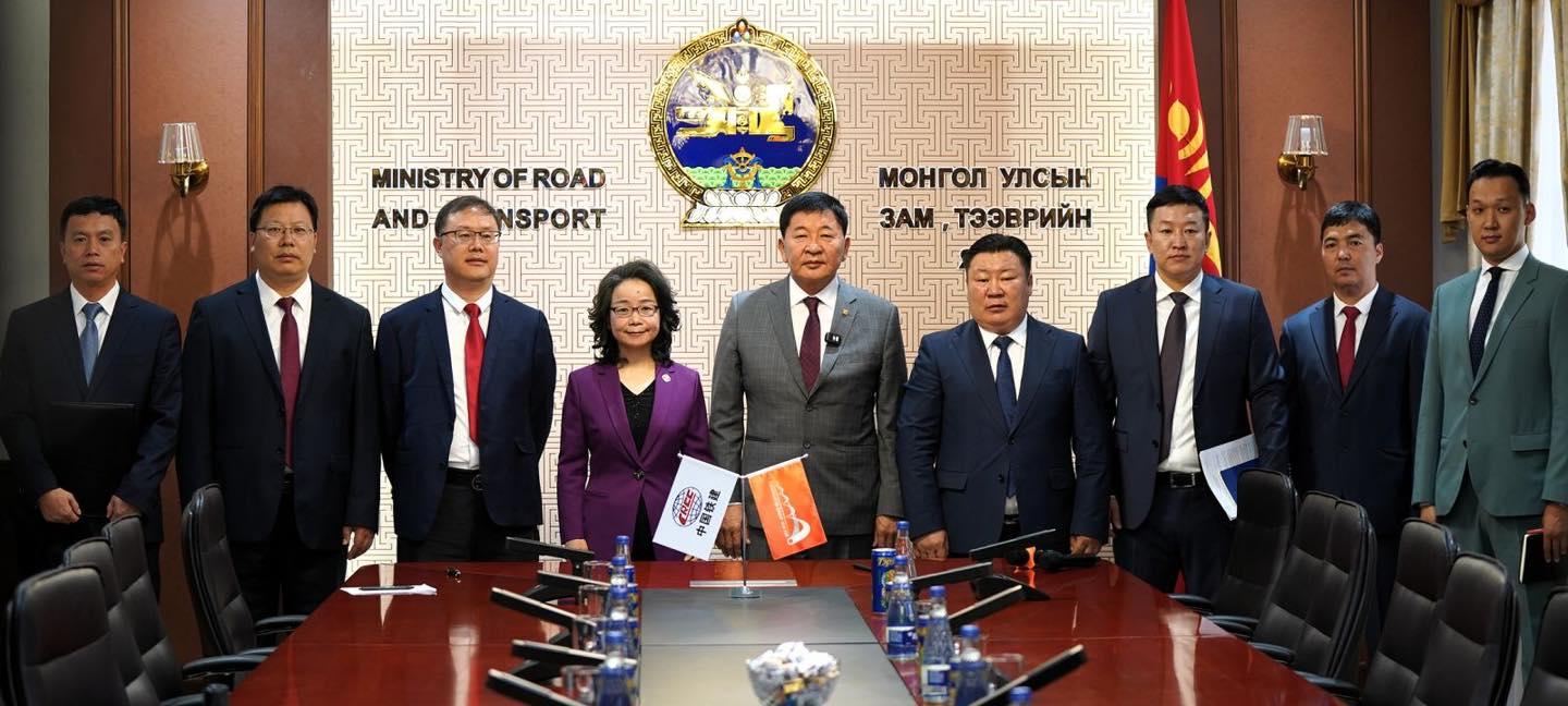 Хил дамнасан төмөр замын бүтээн байгуулалтын гэрээнд гарын үсэг зурлаа