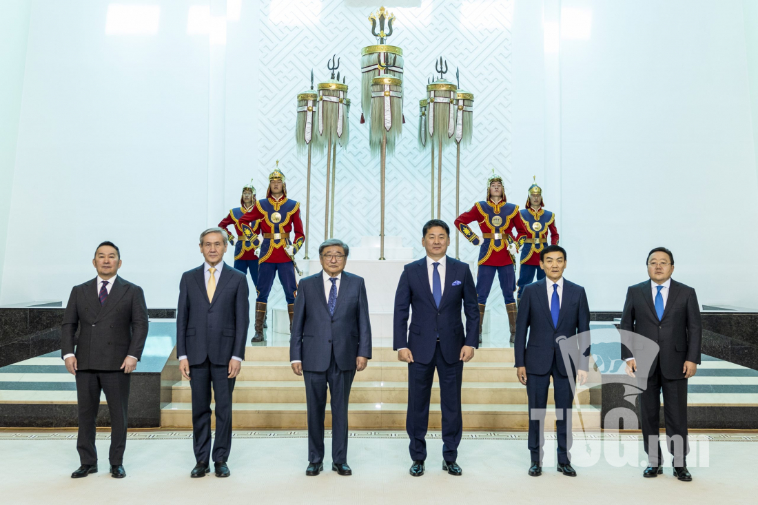 Монгол Улсын Ерөнхийлөгч У.Хүрэлсүх үе үеийн Ерөнхийлөгч нарыг хүлээн авч уулзжээ