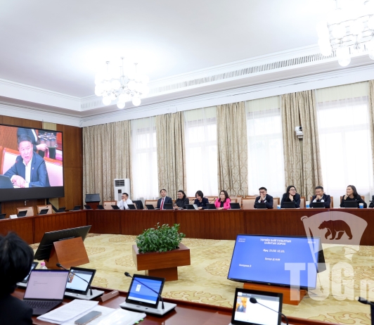 Тэтгэврийг нэмэгдүүлэх, зээлийн хүүг бууруулах өргөдлийг судалж, санал дүгнэлт боловсруулах ажлын хэсгийн дүгнэлтийг сонсоно
