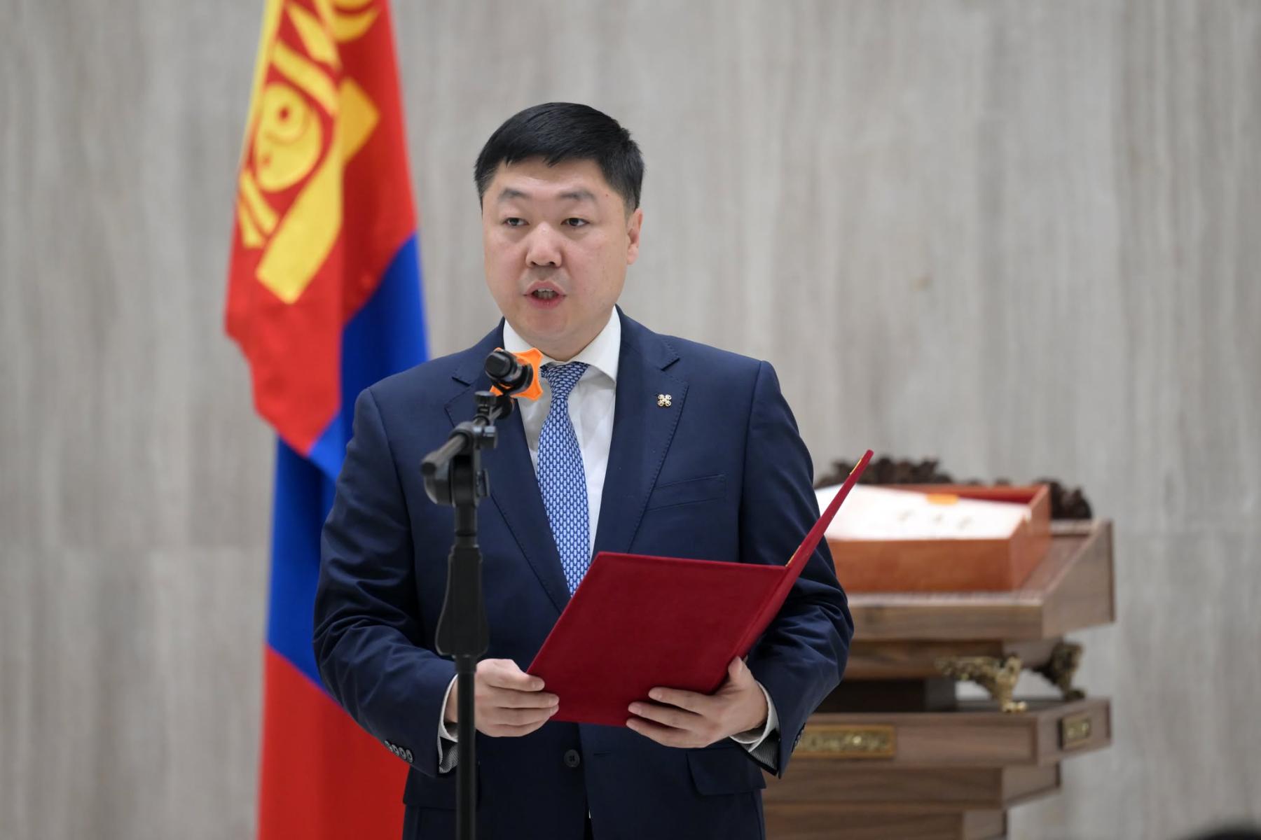 Чингис хааны эш хөрөг, Монголын нууц товчоонд хүндэтгэл үзүүлж, нийслэлийн сүлдэт хуурыг цэнгүүллээ