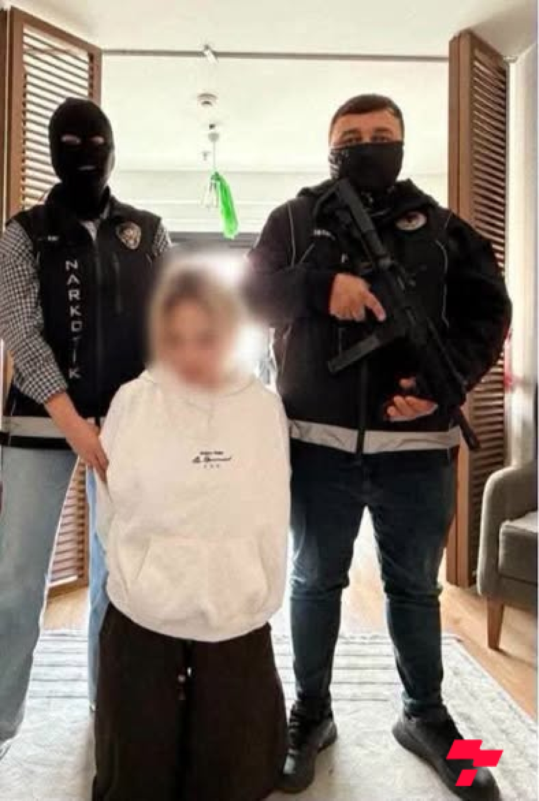 Монголын хөлбөмбөгийн тамирчин асанг найз бүсгүйн хамт хар тамхины хэрэгт баривчиллаа