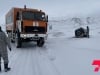 Ховд аймагт есөн зорчигчтой, хоёр суудлын автомашин цасанд суусныг татан гаргажээ