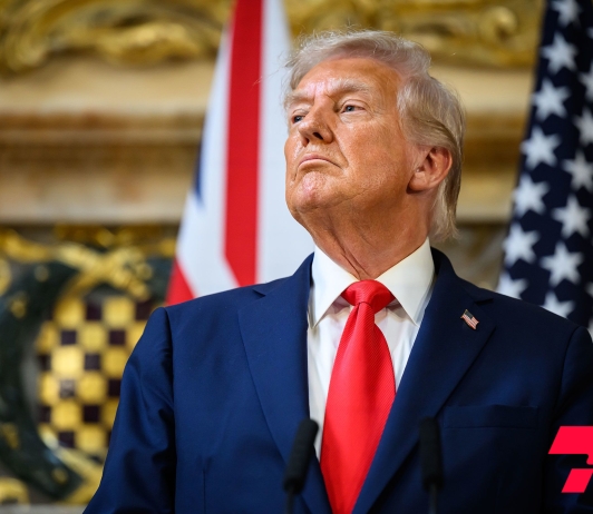 Дональд Трамп H-1B визтэй хүмүүст шинэ ажил олох боломж олгодог 60 хоногийн хугацааг цуцлах санал гаргажээ