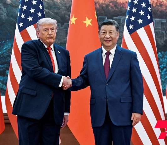 Дональд Трамп Ши Жиньпинийг Цагаан ордонд бус  нисэх баазад хүлээн авч хүндэтгэл үзүүлжээ