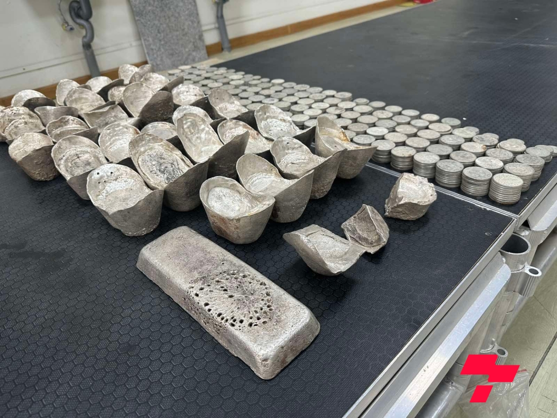 Зөвшөөрөлгүй тээвэрлэсэн 1185 ширхэг мөнгөн зоос, 29 ширхэг мөнгөн ембүүг хураан авчээ